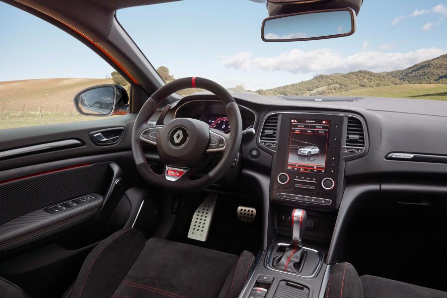 Интерьер Renault Megane R.S. Sport chassis 2018 года  (WW) (фото 15 из 41)